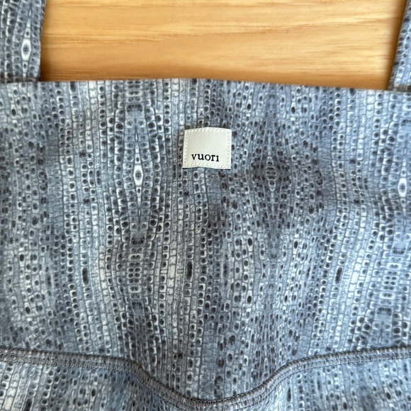 NWOT Vuori Studio Pocket legging in Dune Snake print size M - Picture 2 of 2